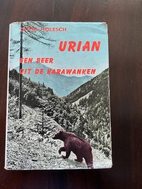 Ditha Holesch   Een Beer Uit De Karawanken, Ophalen of Verzenden, Zo goed als nieuw, Overige diersoorten