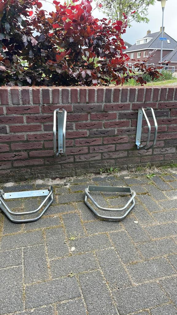 Fietsenrek muurbeugels 4 stuks, Ophalen, Gebruikt