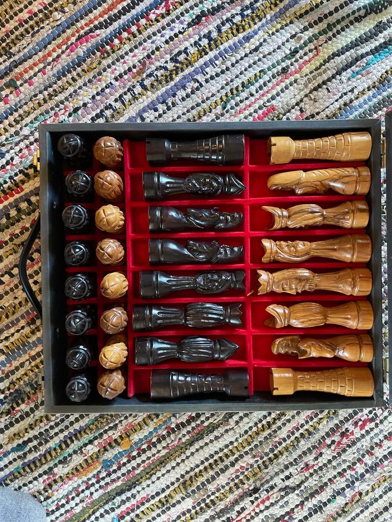 Prachtig en bijzonder houten schaakspel, Ophalen of Verzenden, Zo goed als nieuw, Schaken