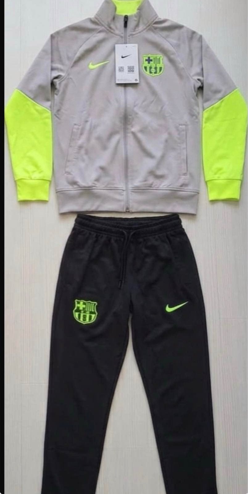 Nike FCB Trainingspak voor jongens - Grijs, Zwart & Neon Gro, Ophalen of Verzenden, Nieuw, Jongen, Setje
