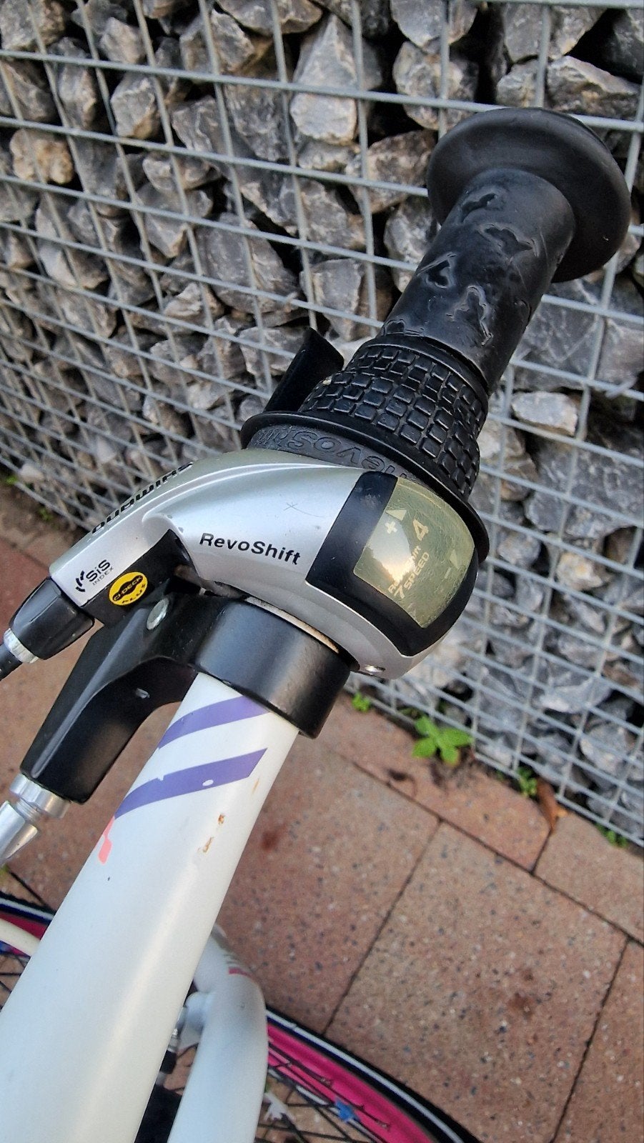 Foto 5 van Cube Race 200 20" meisjes mountainbike roze/wit