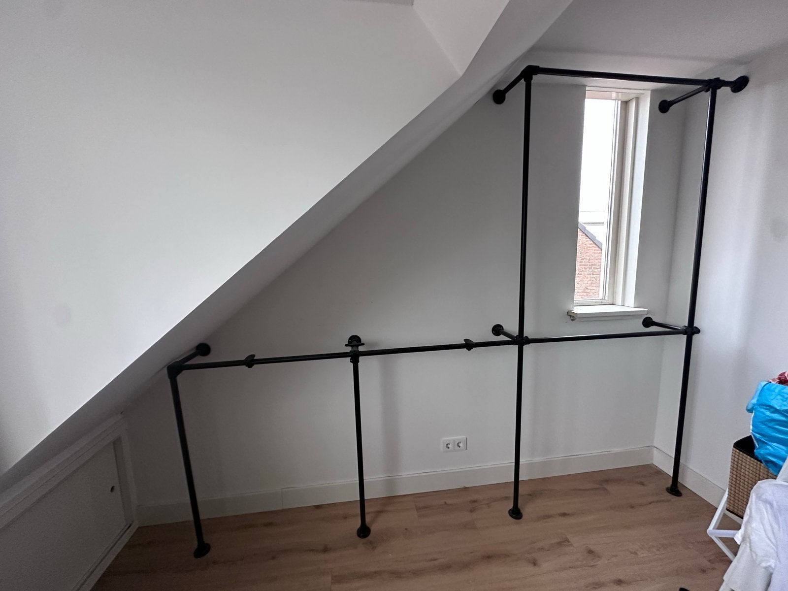Kledingrek/Garderoberek van zwarte steigerbuizen (DIY), Ophalen, Gebruikt, 25 tot 50 cm