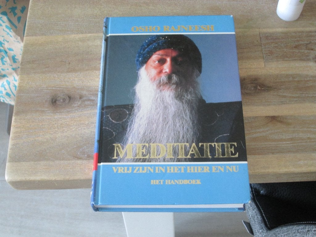 Osho Rajneesh - Meditatie: Vrij Zijn in het Hier en Nu, Meditatie of Yoga, Ophalen of Verzenden, Zo goed als nieuw, Osho Rajneesh