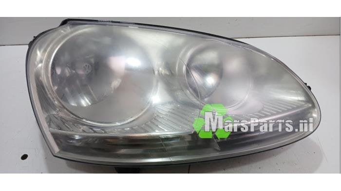 Koplamp rechts van een Volkswagen Golf