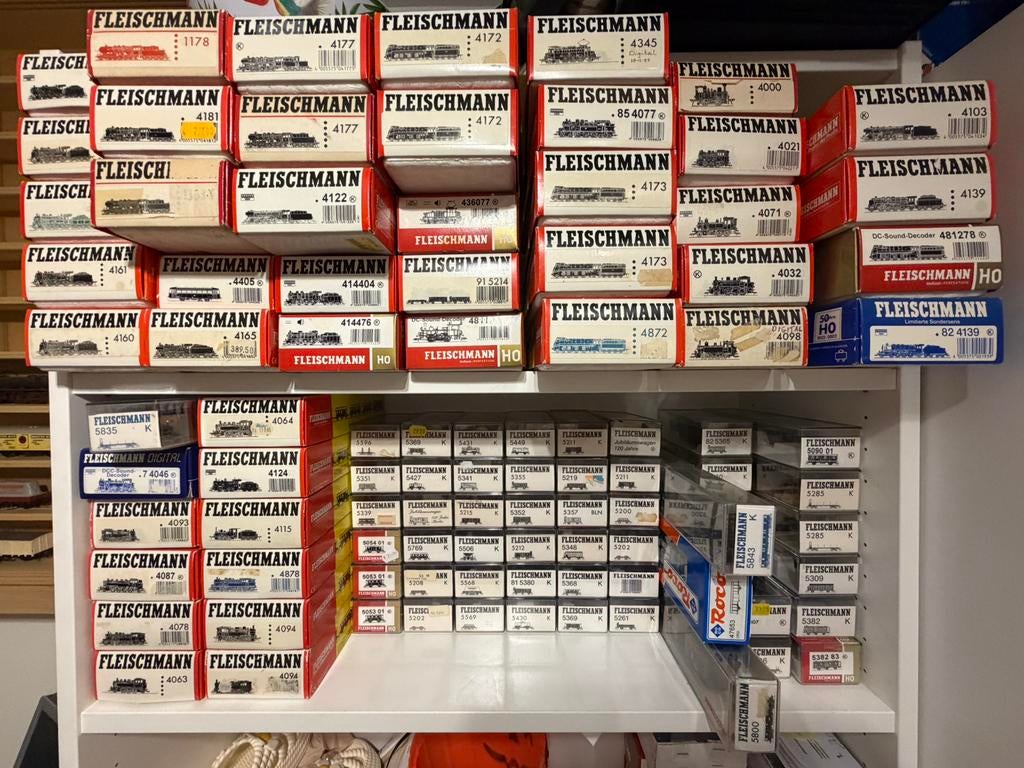Te koop aangeboden grote partij modeltreinen HO div merken., Hobby en Vrije tijd, Gelijkstroom of Wisselstroom, Wagon, Zo goed als nieuw