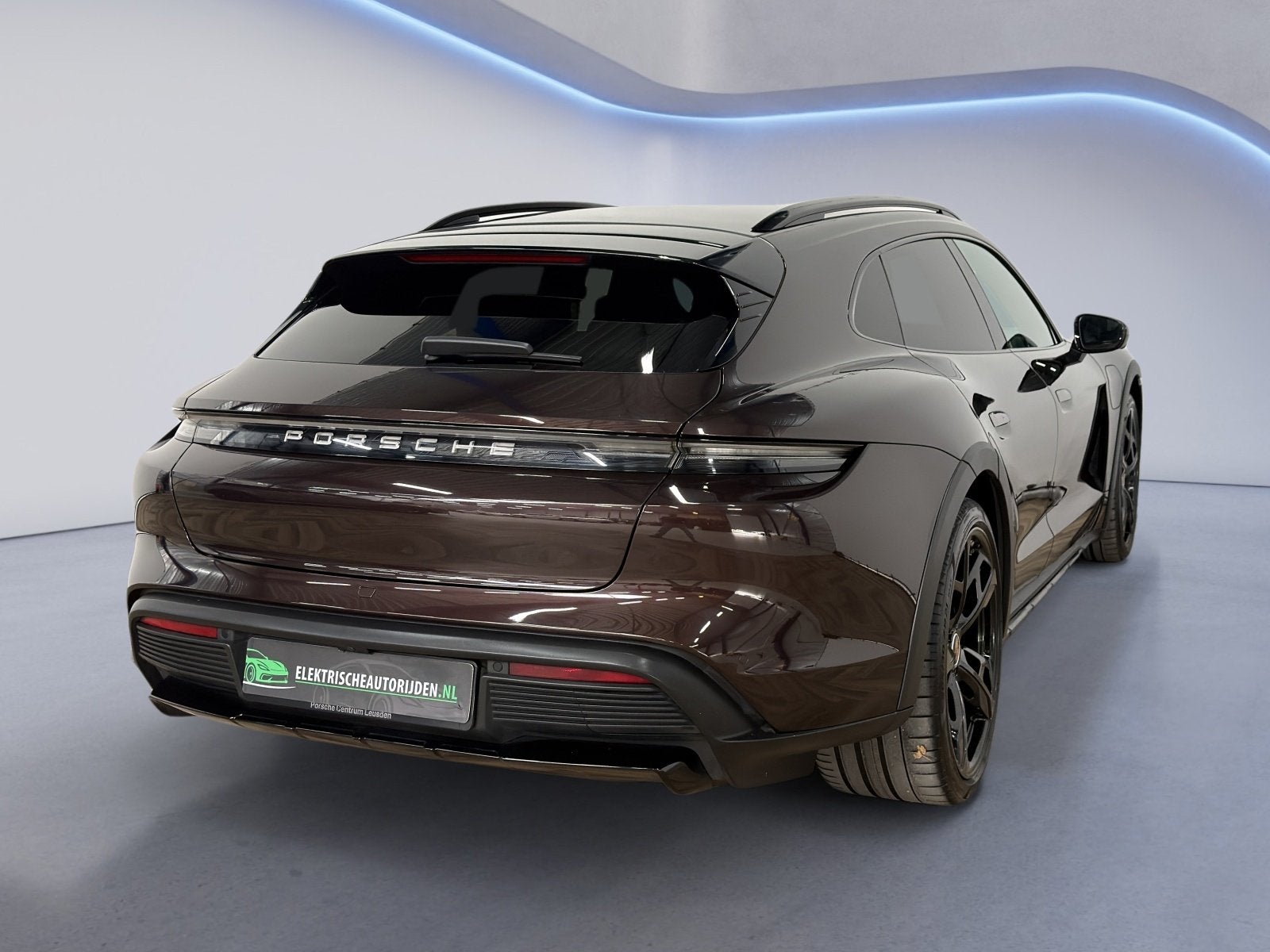 Porsche Taycan Cross Turismo 4 93 kWh|INCL BTW|PANO|BOSE|NAP, Auto's, Zwart, 4 stoelen, 228 min, 389 km
