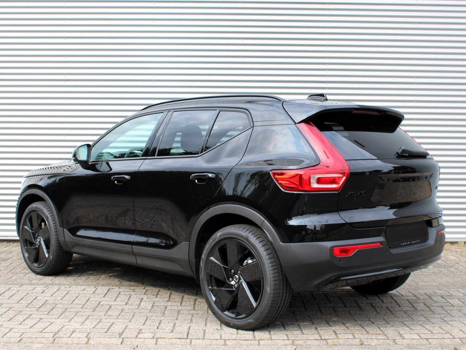 Volvo XC40 2.0 B4 Plus Black Edition Automaat / Panoramadak, Gebruikt, 4 cilinders, Leder en Stof, Zwart
