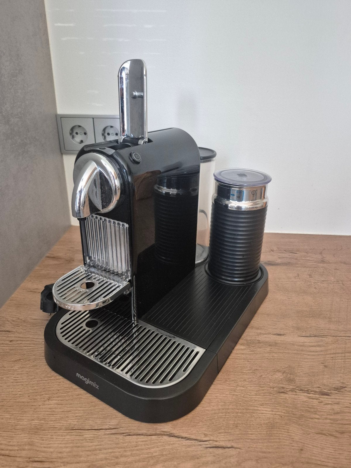 Nespresso Magimix koffiemachine met melkopschuimer, Ophalen, Koffiepads en cups, Espresso apparaat, Zo goed als nieuw