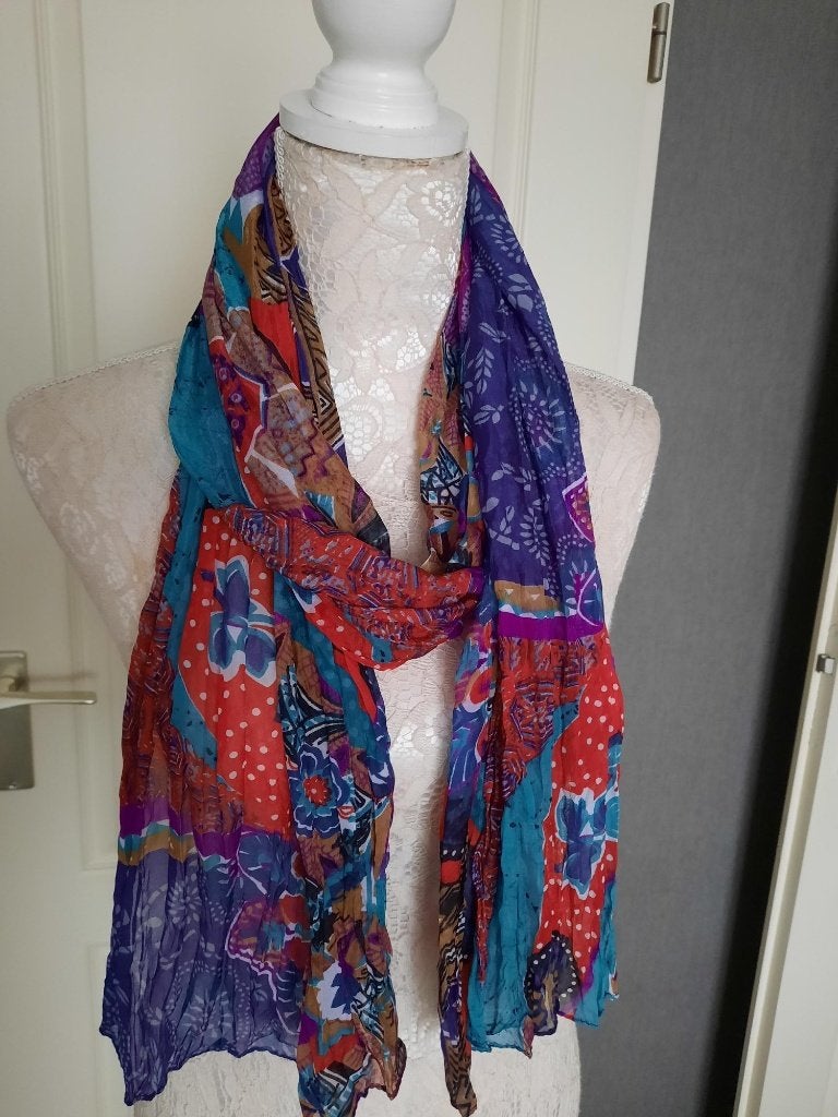 Sjaals Blauw paars rood, Kleding | Dames, Mutsen, Sjaals en Handschoenen, Ophalen of Verzenden, Zo goed als nieuw, Maat 46/48 (XL) of groter