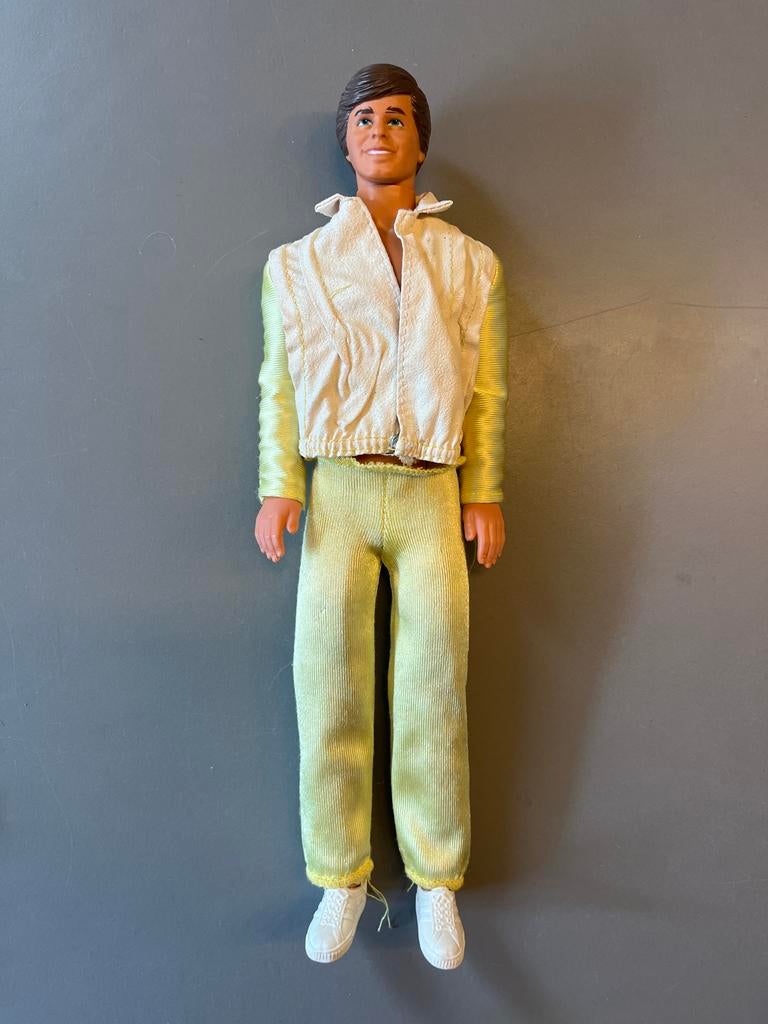 Vintage Ken pop met geel trainingspak, Ophalen of Verzenden, Gebruikt, Barbie