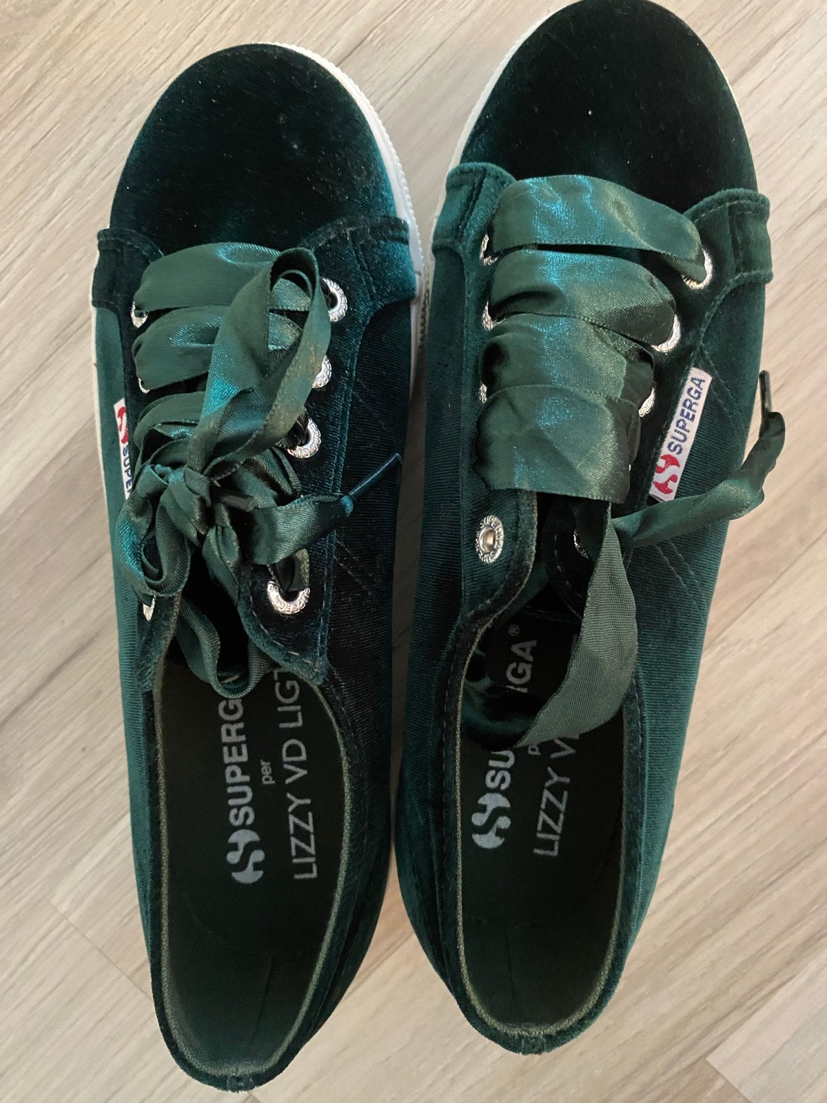 Superga x Lizzy van der Ligt fluwelen sneakers, Nieuw, Ophalen of Verzenden, Sneakers of Gympen, Groen