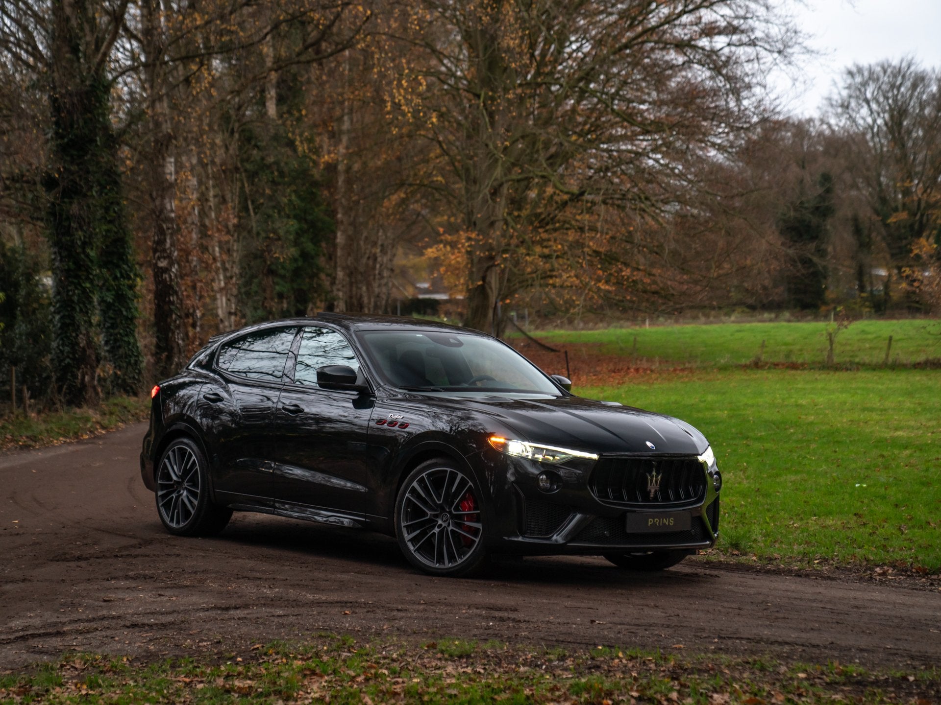 Maserati Levante 3.8 V8 Trofeo | Facelift | Pano-dak | Carbo, Auto's, Automaat, Dealer onderhouden, Gebruikt, Panoramadak
