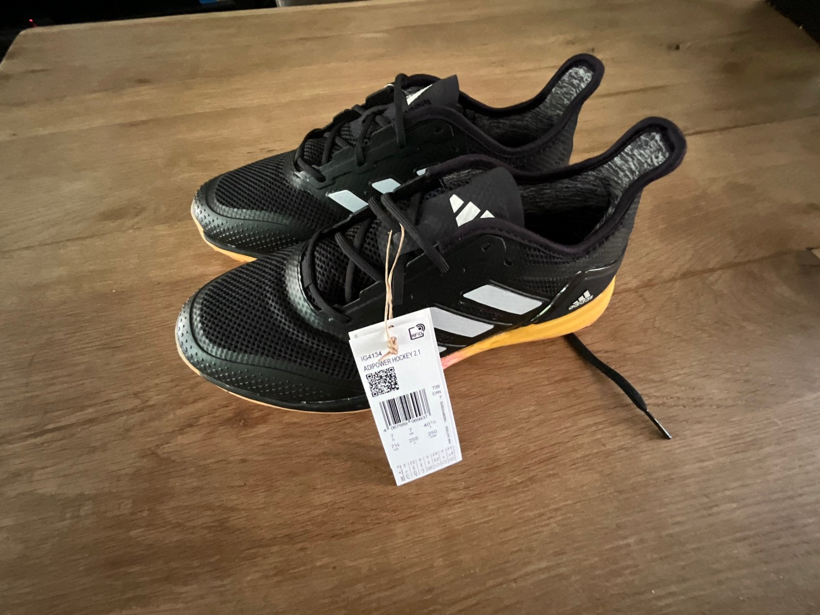 TKA Nieuwe hockey schoen ADIDAS ADIPOWER 2.1 maat 40 2/3, Ophalen of Verzenden, Nieuw, Schoenen