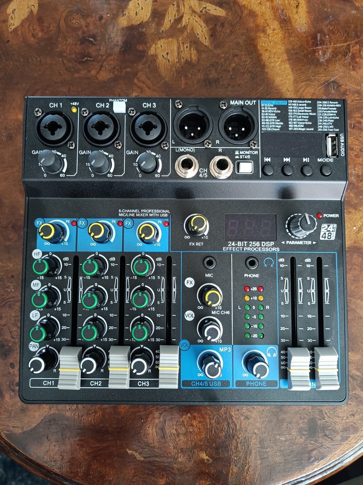 6-kanaals professionele audiomixer met USB en effecten, Ophalen of Verzenden, Zo goed als nieuw, 5 tot 10 kanalen, Microfooningang