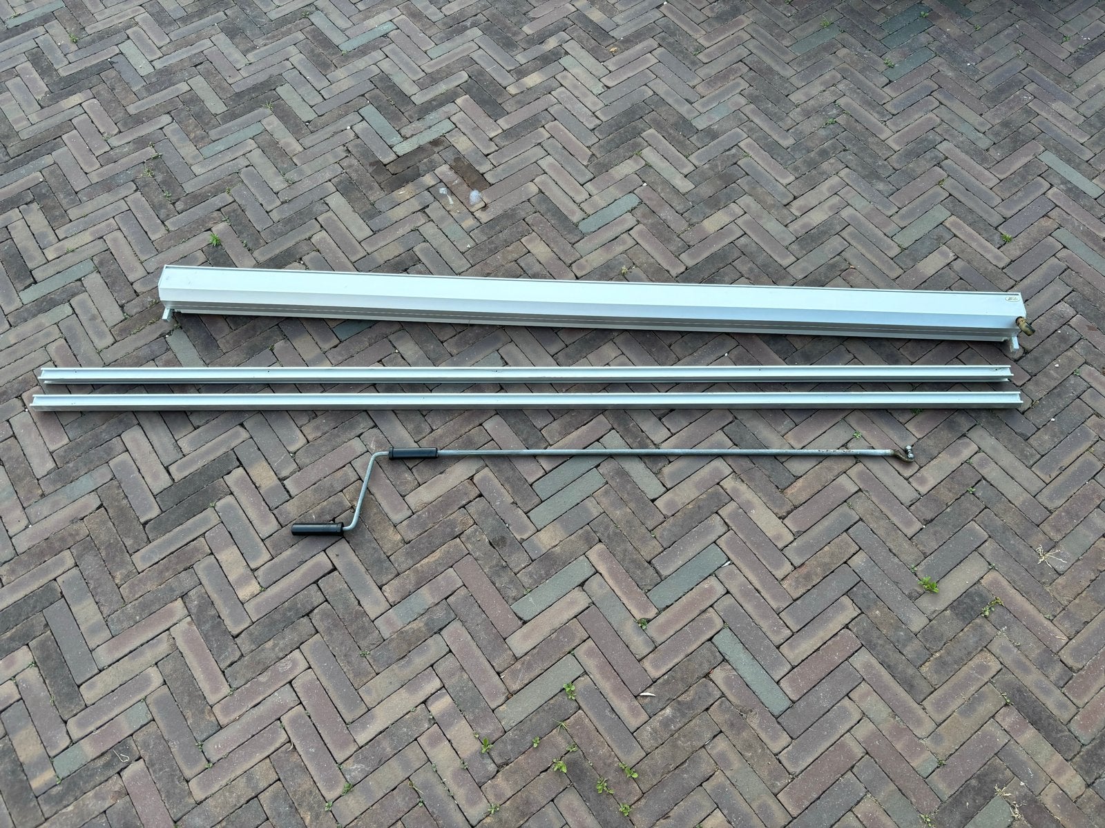 Screenline screen - Grijs doek met slingerbediening, Ophalen, Gebruikt, 150 tot 300 cm, 250 cm tot 450 cm