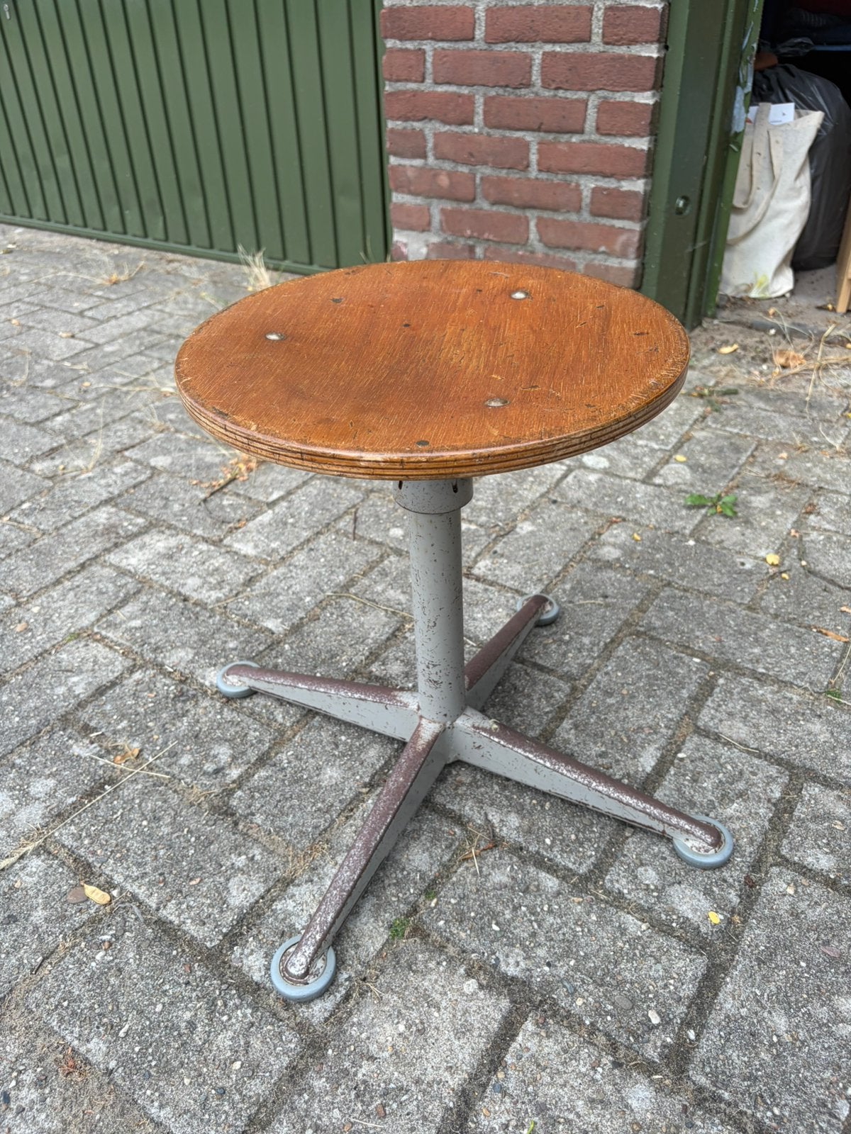 Vintage Ahrend de Cirkel kruk – Industriële klassieker, Ophalen, Zo goed als nieuw, Hout
