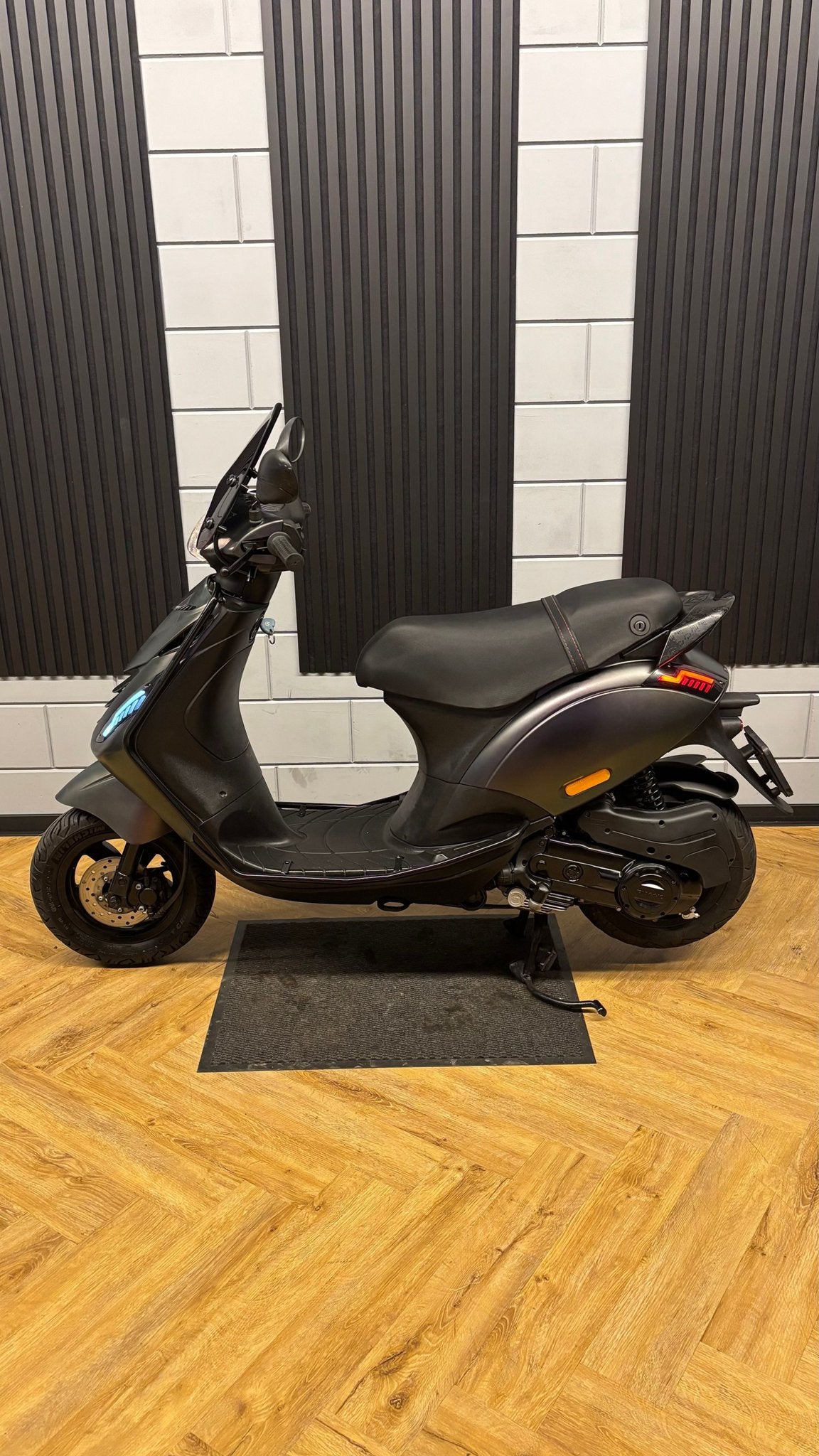 PIAGGIO ZIP 4T 3V BROM 2018 FULL OPTION MAT CAMELEON 1E EIG, -, -, Ophalen of Verzenden, -