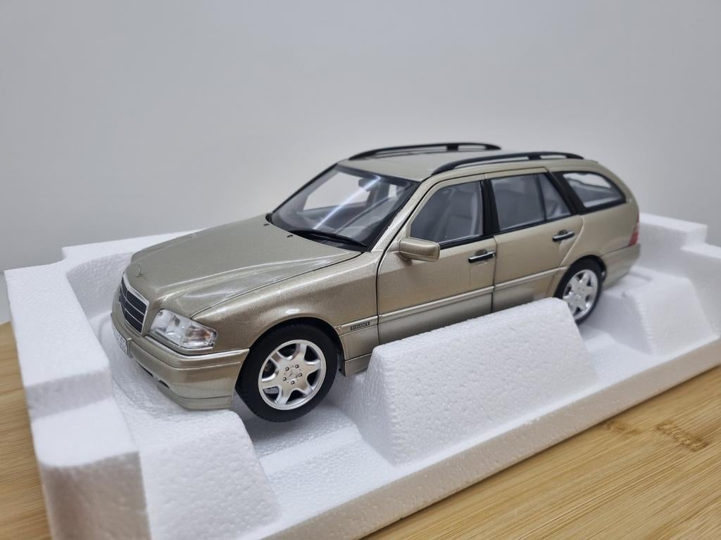 Norev Mercedes C-Klasse W202 T-Modell Smoke zilver 1:18, Auto, Nieuw, Norev, Ophalen of Verzenden