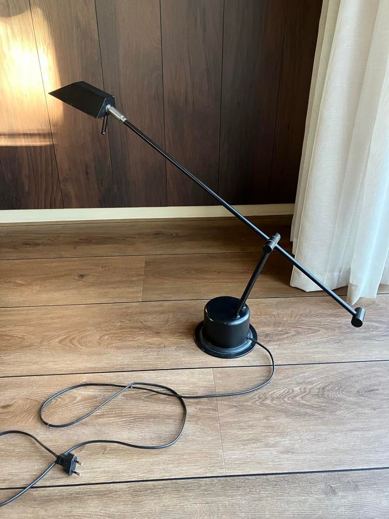 Zwarte verstelbare bureaulamp met halogeenlamp, Ophalen of Verzenden, Gebruikt, Metaal