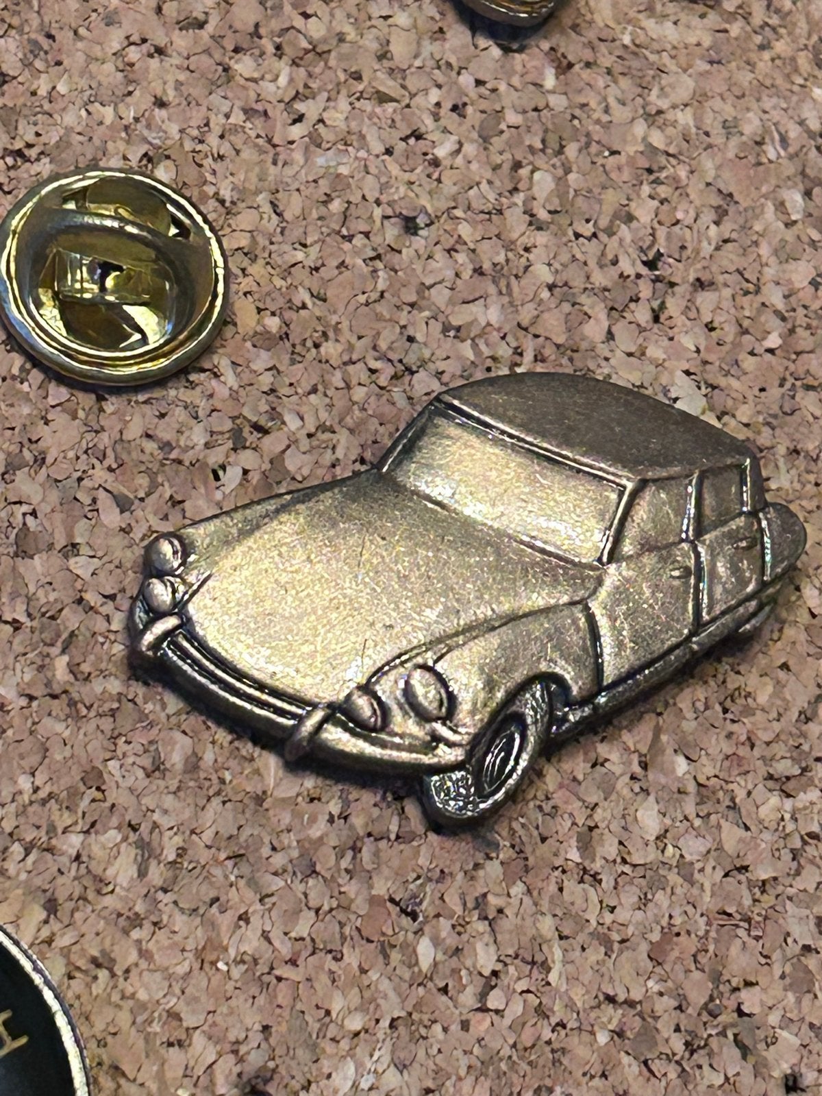 Vintage Speldje Citroën DS - Klassieke Auto Pin, Ophalen of Verzenden, Gebruikt, Transport, Speldje of Pin