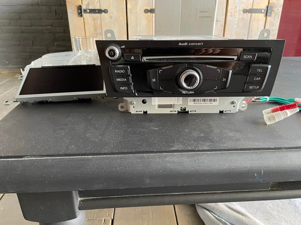 Originele Audi Concert Radio Systeem - Inclusief Scherm, Ophalen of Verzenden, Gebruikt