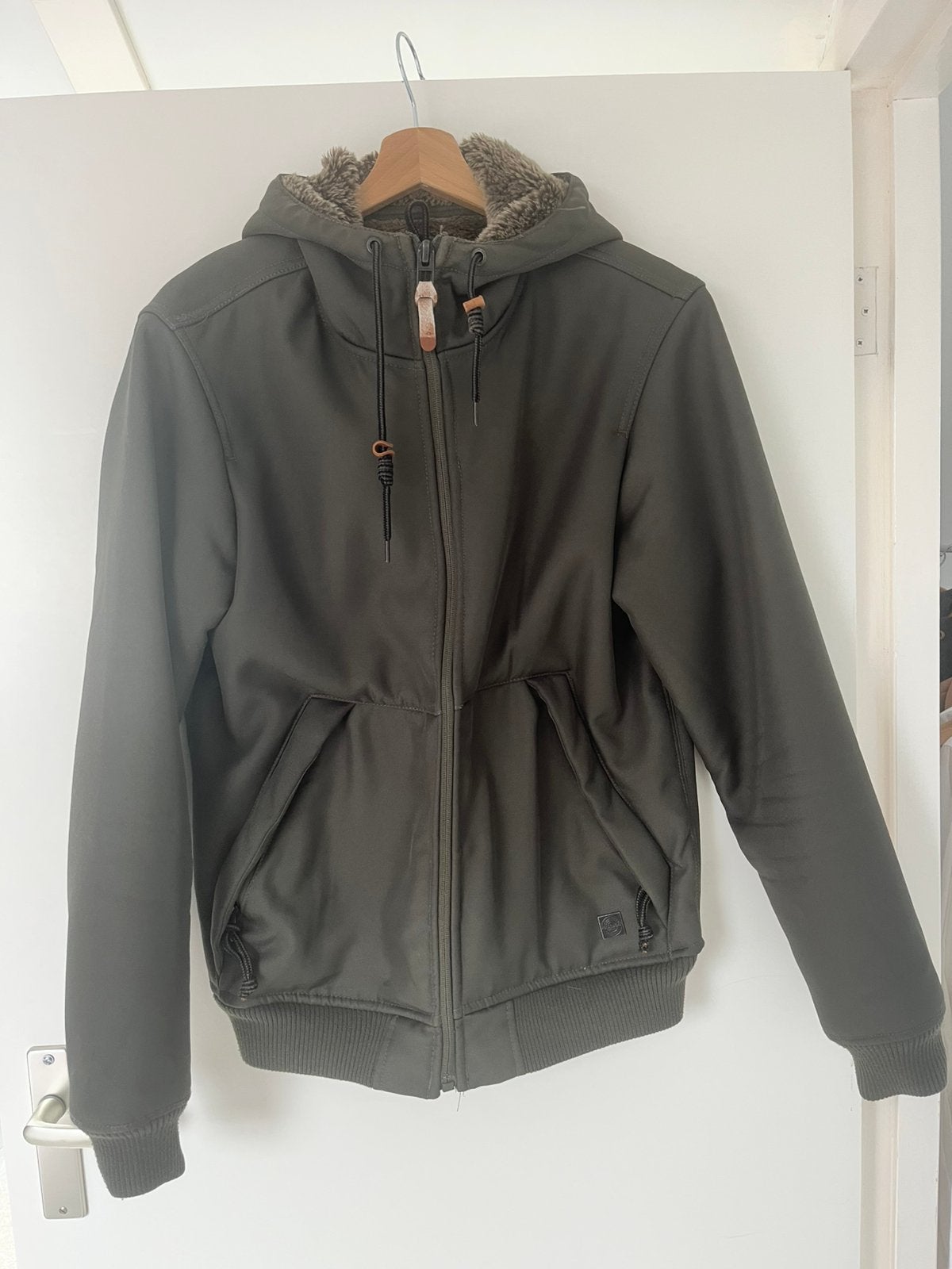 Jas pull&bear maat M, Ophalen of Verzenden, Gedragen, Maat 48/50 (M), Groen