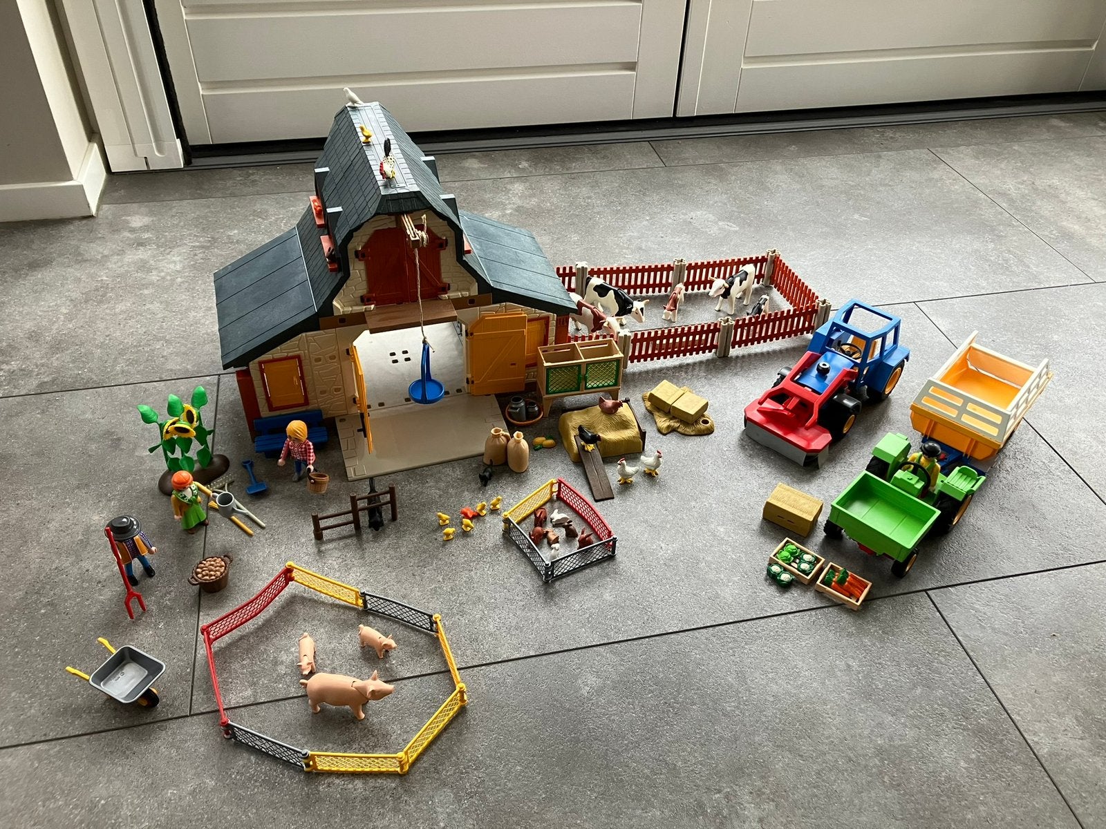 Playmobil boerderij 3072 en tractor 3073, Ophalen of Verzenden, Gebruikt, Complete set