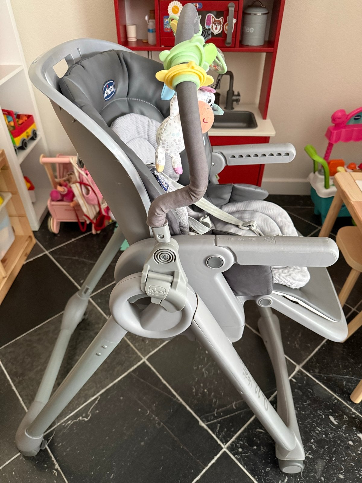 Chicco Polly Magic Relax kinderstoel - compleet en netjes, Ophalen, Gebruikt, Meegroeistoel, Afneembaar eetblad