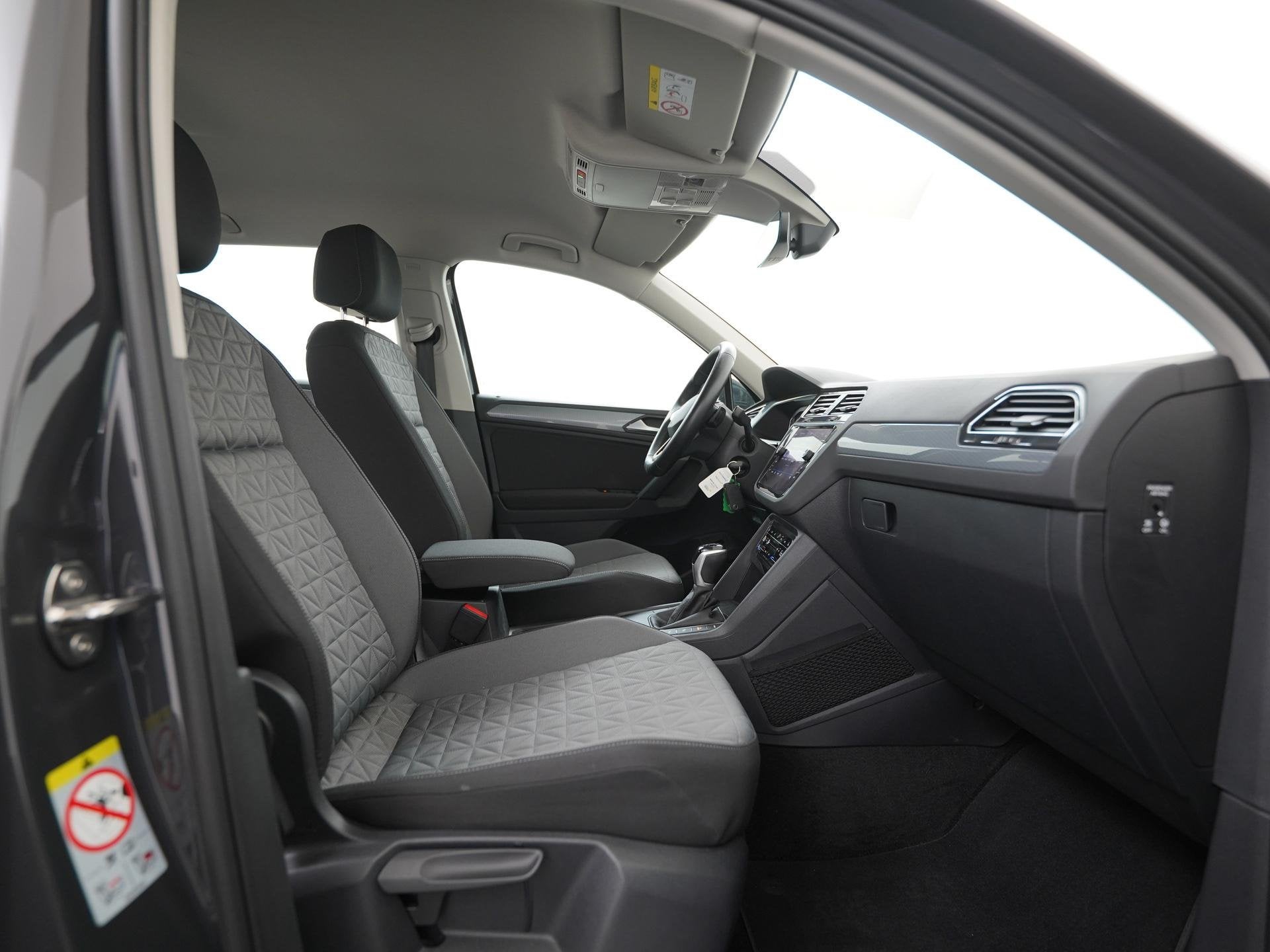 Volkswagen Tiguan 1.4 TSI eHybrid Life | Trekhaak | Stoel &, Stof, 4 cilinders, Automatische klimaatregeling, Plug-in hybride