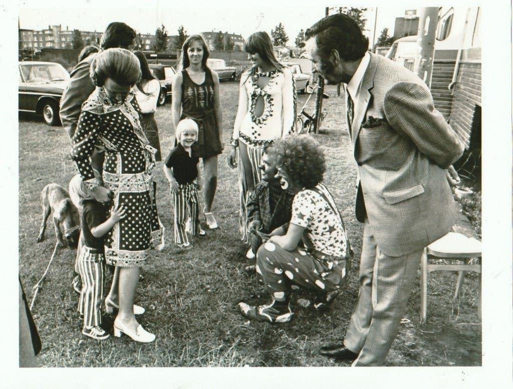 Vintage persfoto 1971 Clowns Boltini Circus prinsjes, Verzenden, Overige typen