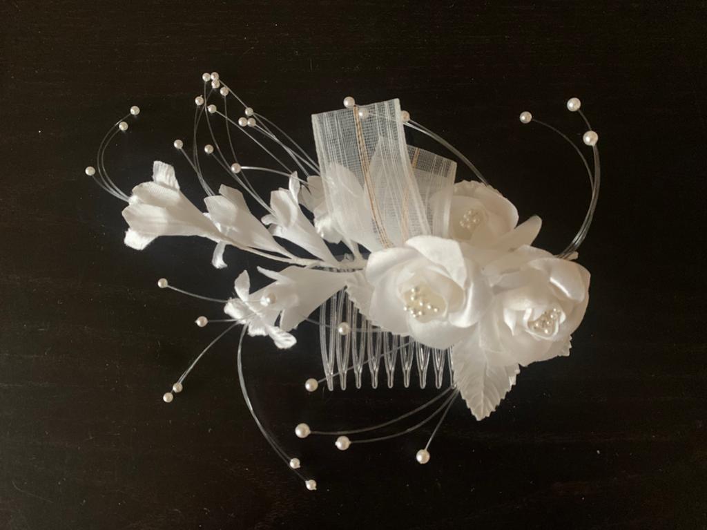 Haaraccessoire voor de bruid, met kleine roosjes/pareltjes, Wit, Ophalen of Verzenden, Zo goed als nieuw, Accessoires