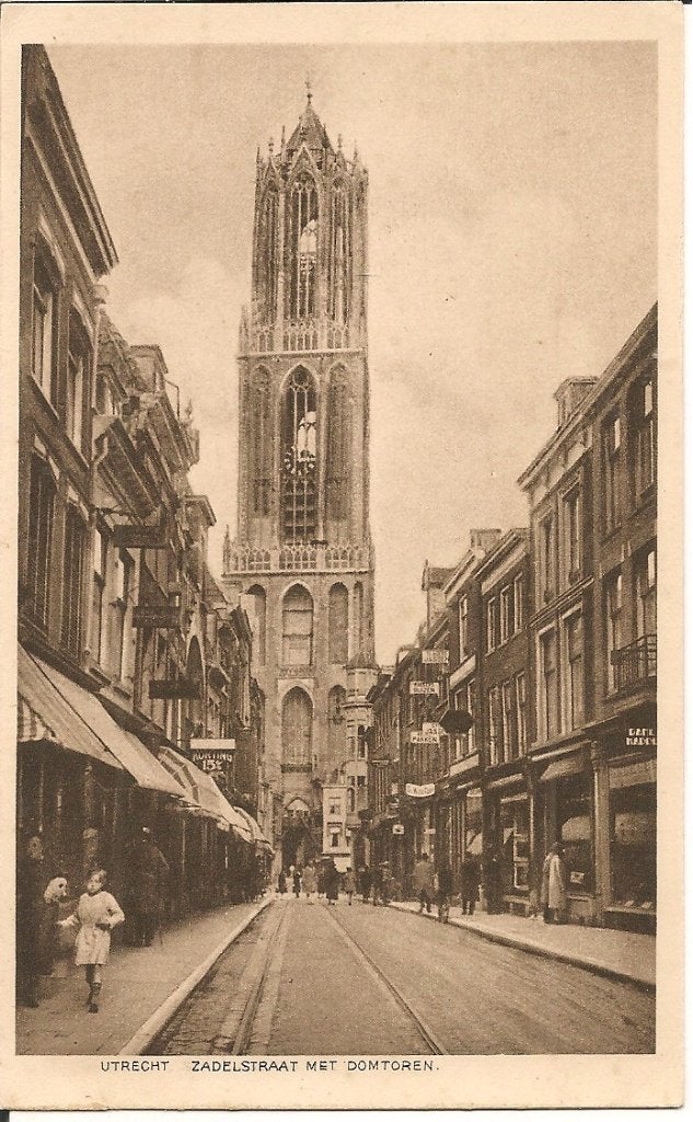 Oude Ansichtkaart Utrecht Zadelstraat met Domtoren, Ophalen of Verzenden, 1920 tot 1940, Gelopen, Utrecht