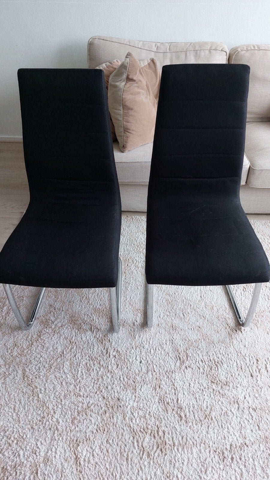 2 zwarte eetkamerstoelen met chromen onderstel, Huis en Inrichting, Ophalen, Gebruikt, Twee, Zwart