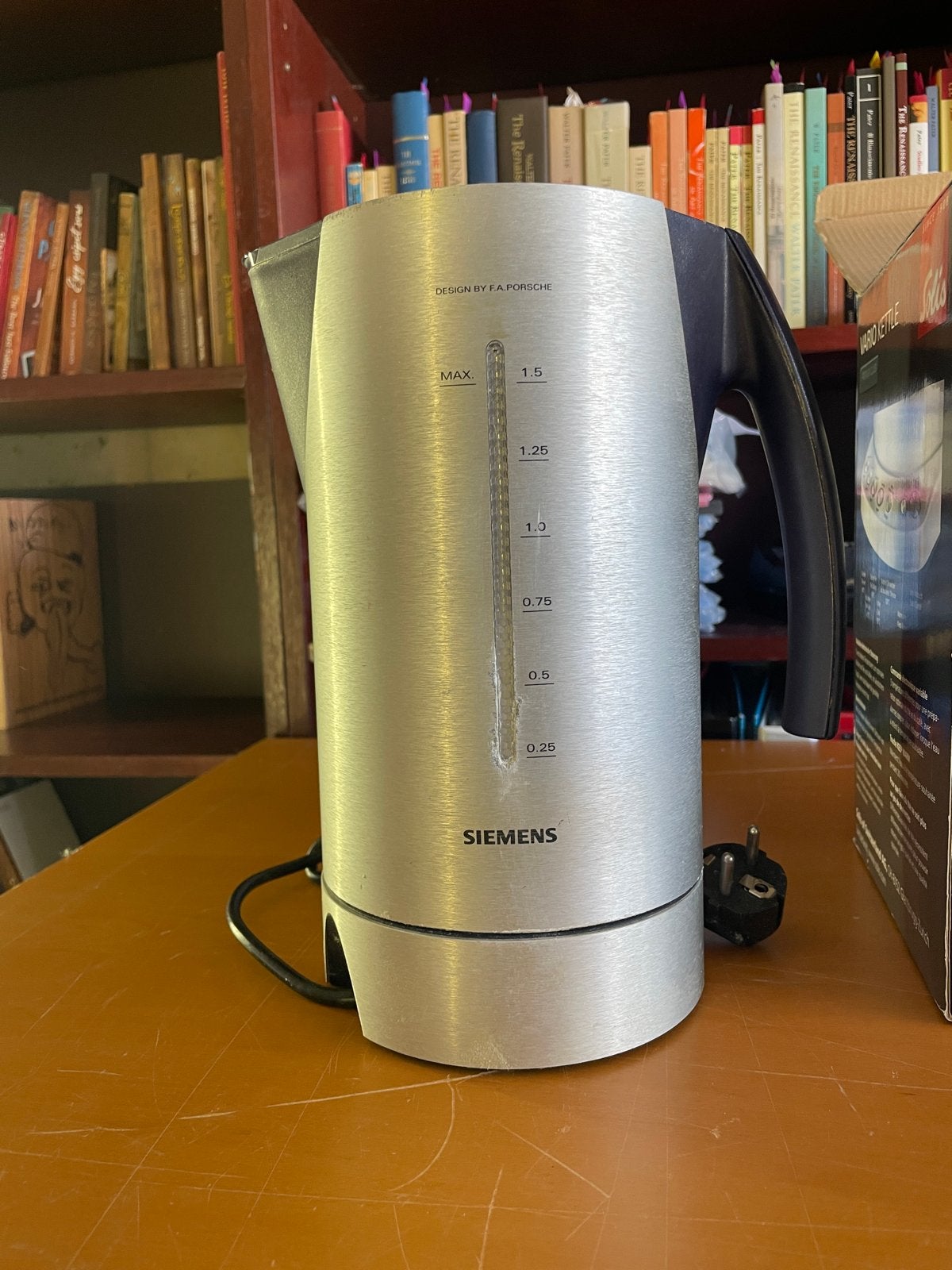 Siemens waterkoker - Design by F.A. Porsche, 1 tot 2 liter, Ophalen of Verzenden, Gebruikt, Rvs