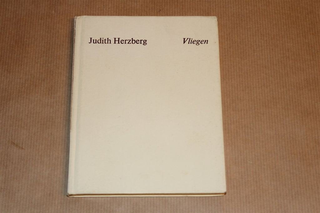Vliegen [1970] — Judith Herzberg — Gedichten, Boeken, Ophalen of Verzenden, Gelezen