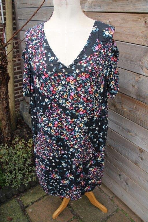 Jurk zwart bloem Ulla Popken mt 44 Cold Shoulder Vaste prijs, Zwart, Maat 42/44 (L), Ulla Popken, Ophalen of Verzenden