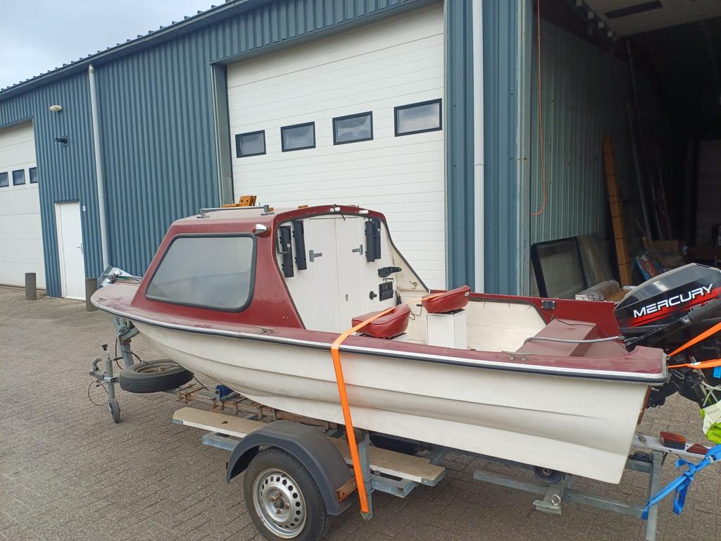 Leuke visboot / consoleboot met trailer, Watersport en Boten, Ophalen, Zo goed als nieuw, Minder dan 70 pk, Buitenboordmotor