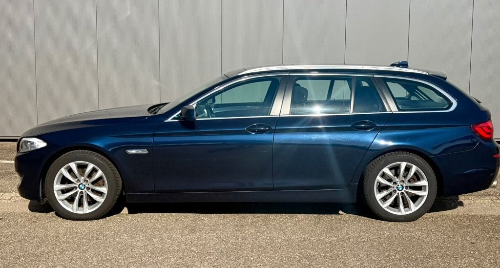 BMW 5-Serie 520I 135KW Touring Aut8 2012 Blauw, Auto's, Zwart, 4 cilinders, 2000 kg, Blauw