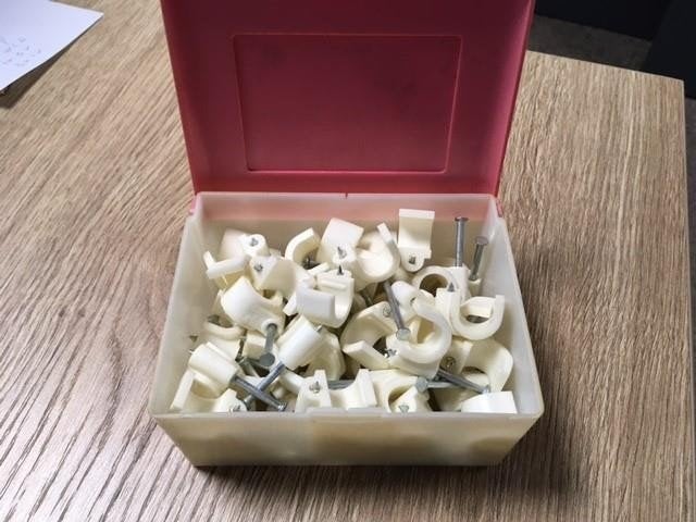 364. Partij spijkerclips bevestigingsklemmen, Hobby en Vrije tijd, Ophalen of Verzenden, Nieuw