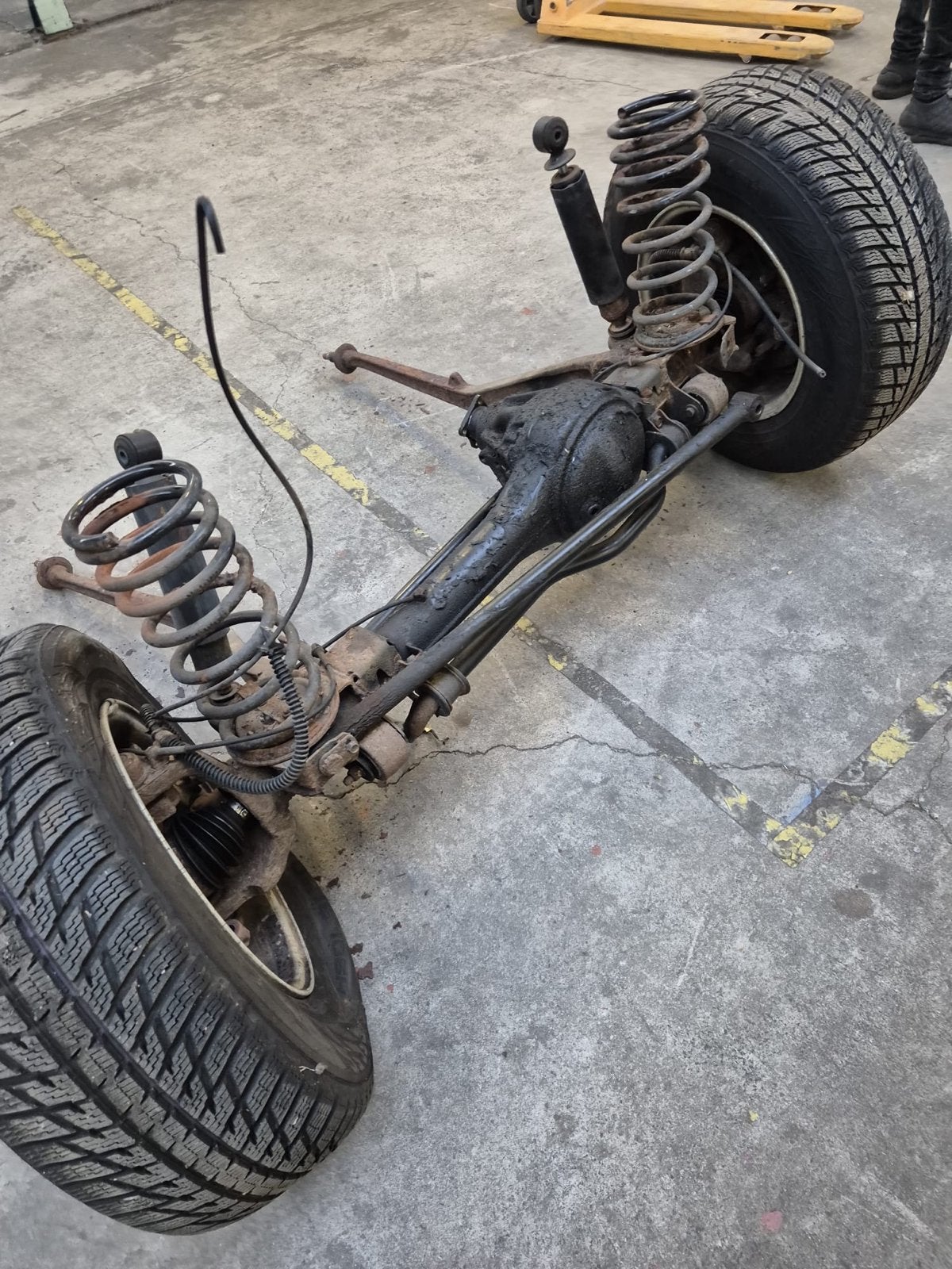 Range rover p38 diff Achteras met wielen en schokdempers, Ophalen