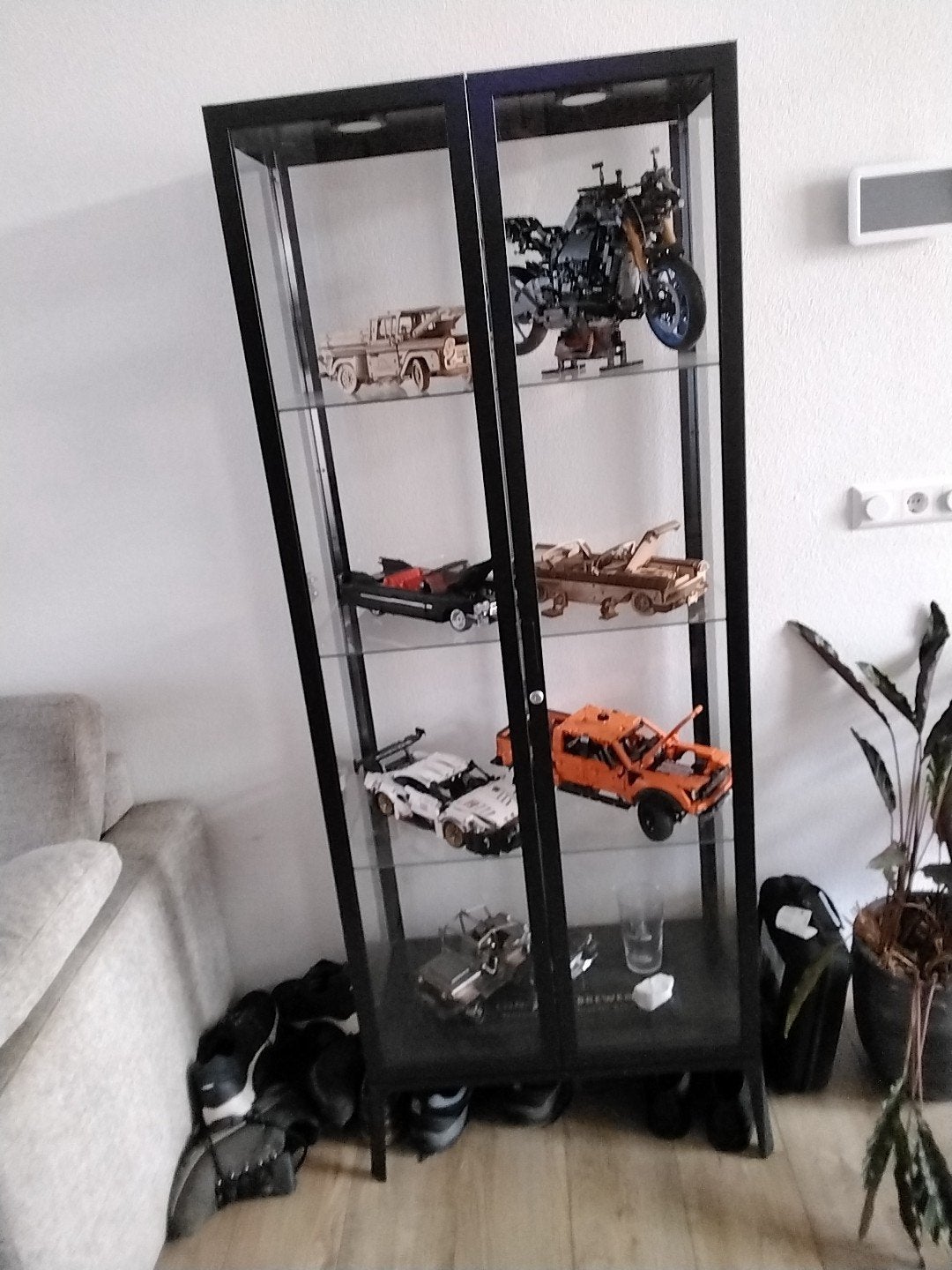 metalen vitrinekast met verlichting, Ophalen, Met deur(en), 50 tot 100 cm, Zo goed als nieuw