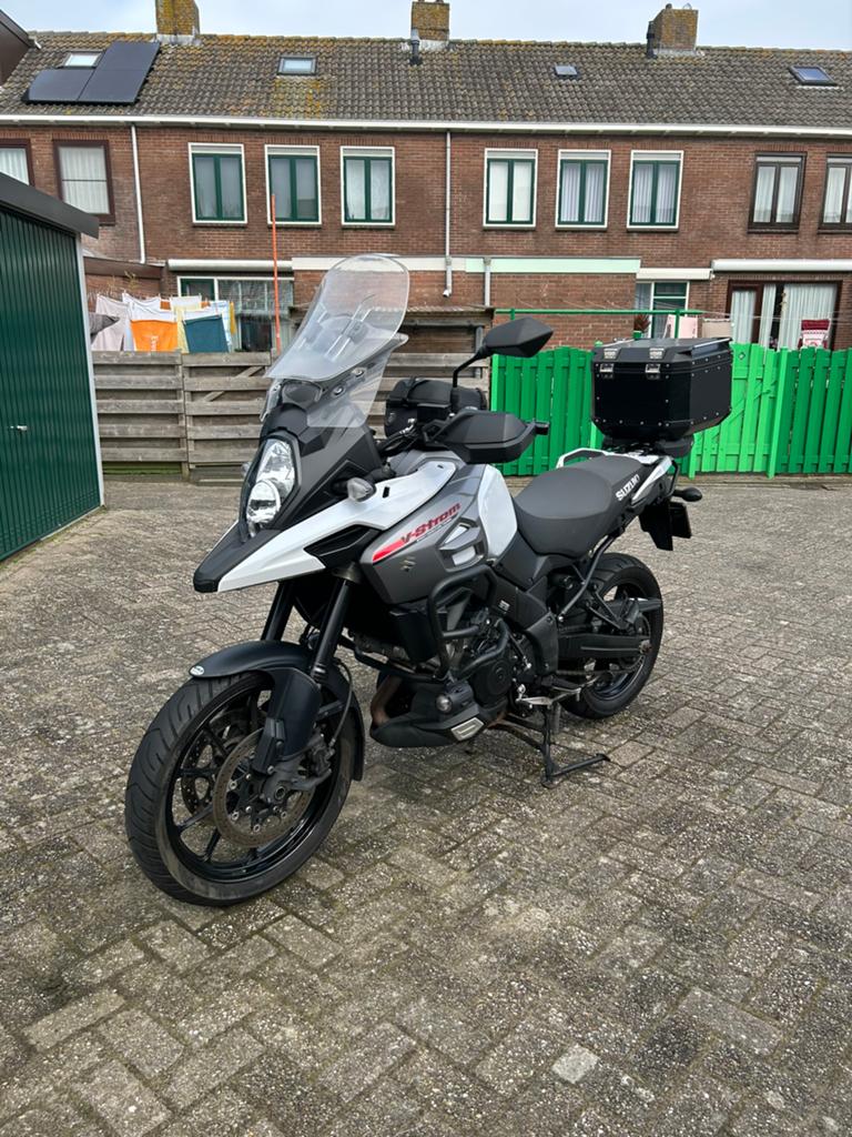Suzki Vstrom 1000 (74kw/101pk) bj 06-2017, Motoren, Motorrijbewijs A, Gebruikt, Particulier, Sportuitlaat