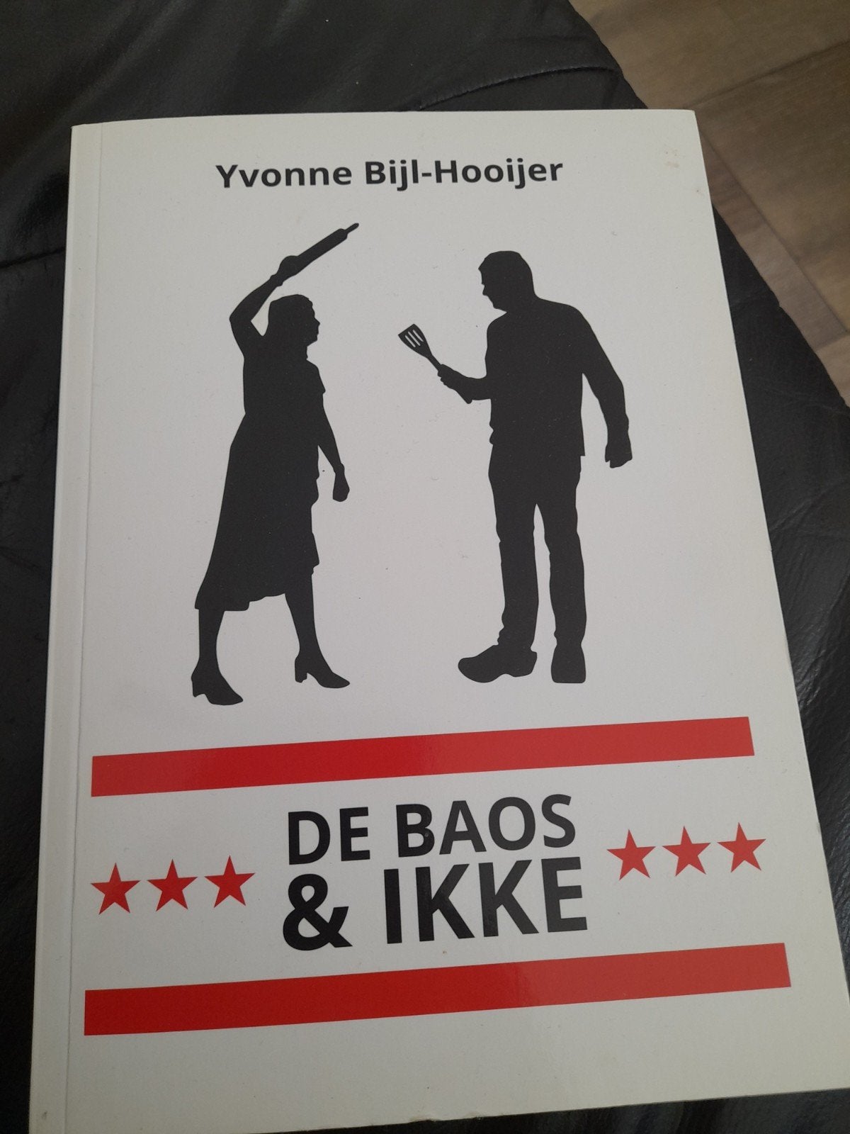 Yvonne Bijl-Hooijer - De baos en ikke, Ophalen of Verzenden, Gelezen, Yvonne Bijl-Hooijer, Nederland