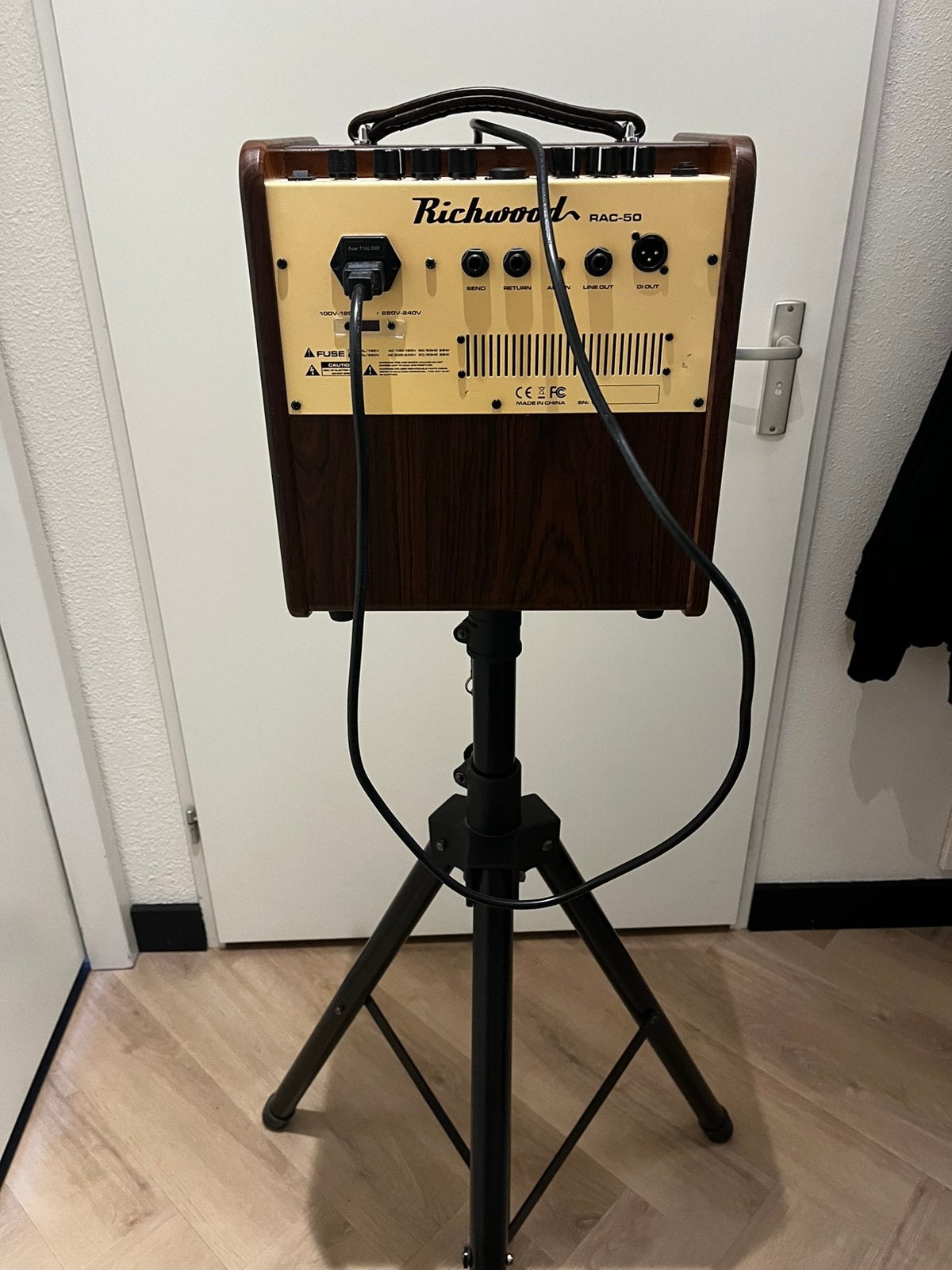 Te koop versterker plus standaard, Ophalen, Gebruikt, Instrumentstandaard, Speaker