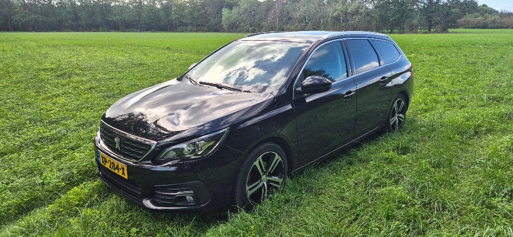 Peugeot 308 1.5 Bluehdi 130pk (+ winterbanden op allu-velg), Voorwielaandrijving, 4 cilinders, Zwart, Stationwagon
