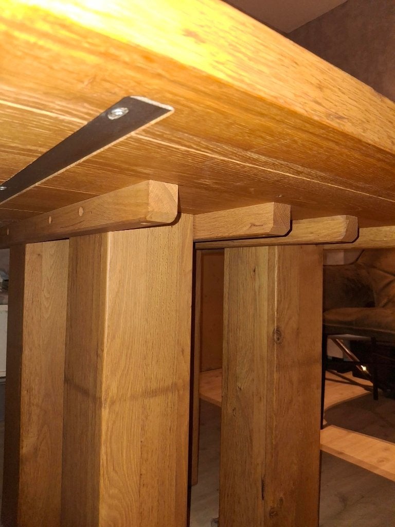 Massief, licht eiken eettafel 130x130x76, Ophalen, Zo goed als nieuw, Vijf personen of meer, Landelijke klassieke stijl, met een rustieke uitstraling.