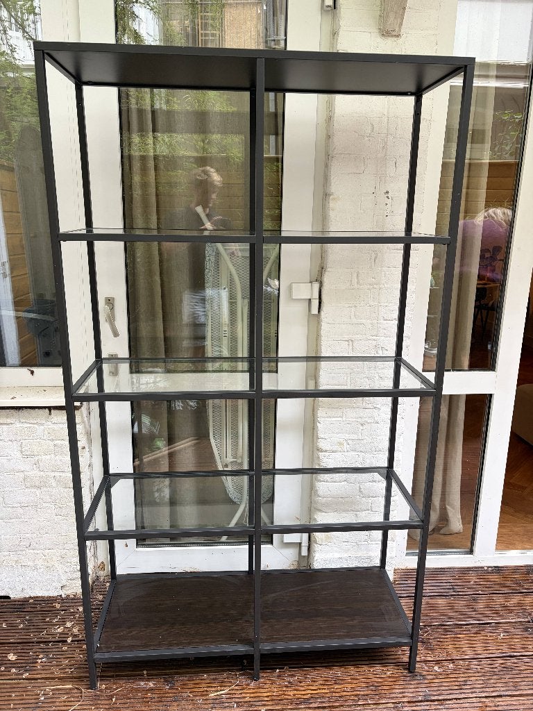 IKEA VITTSJÖ Stellingkast / Wandkast - Zwart metaal en glas, Ophalen, Zo goed als nieuw