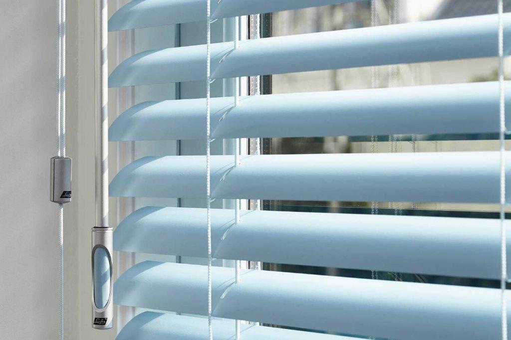 Gezocht stevige 50mm brede aluminium Luxaflex  jaloezieën, Ophalen, Gebruikt, 50 mm brede aluminium lamellen