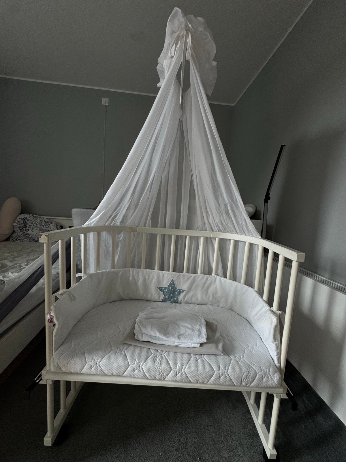 BabyBay babybedje compleet met matras en accessoires, Kinderen en Baby's, Ophalen, Gebruikt, Minder dan 140 cm, Matras