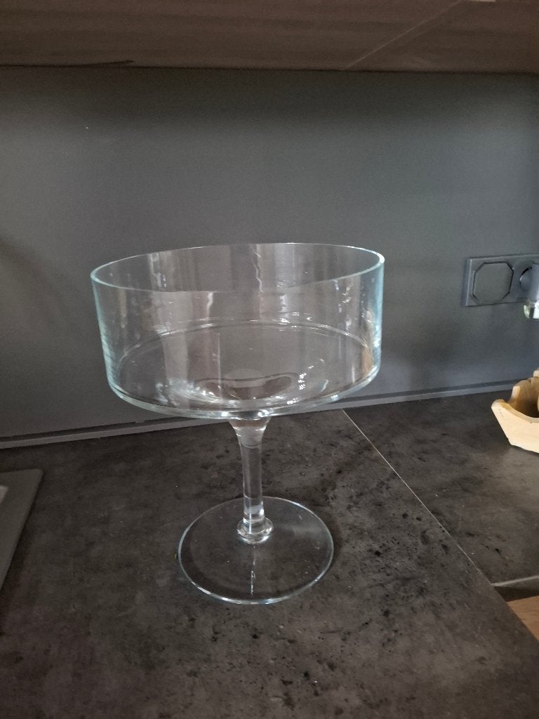 Prachige glazen schaal op voet, Ophalen